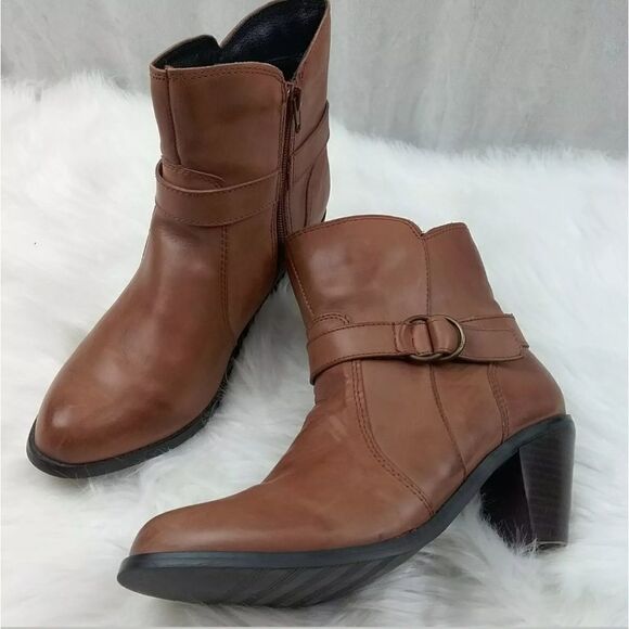 CUTE DINGO BOOTIES SIZE 7.5
THEY DO NEED THE CAPS - Picture 1 of 4